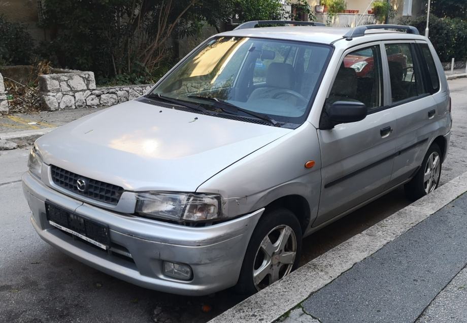 Mazda demio 1999