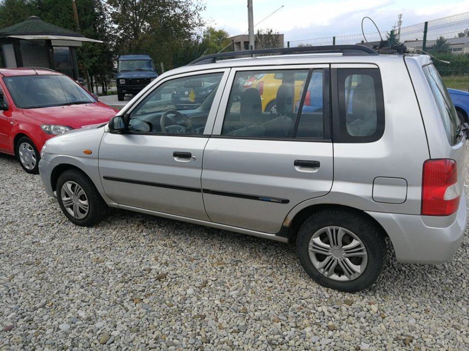 Mazda demio 1