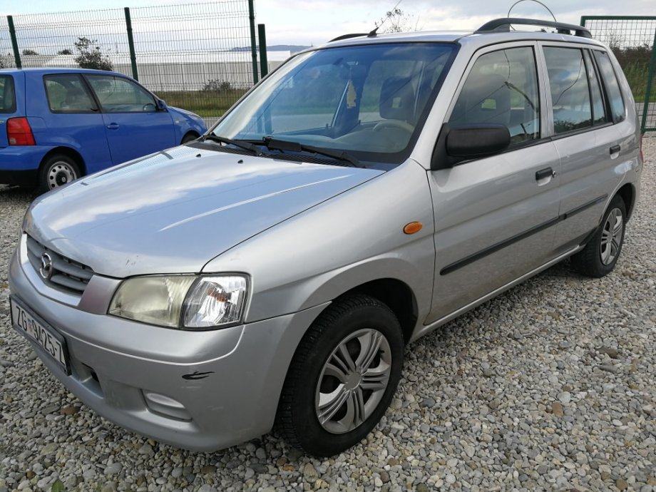 Mazda demio 1