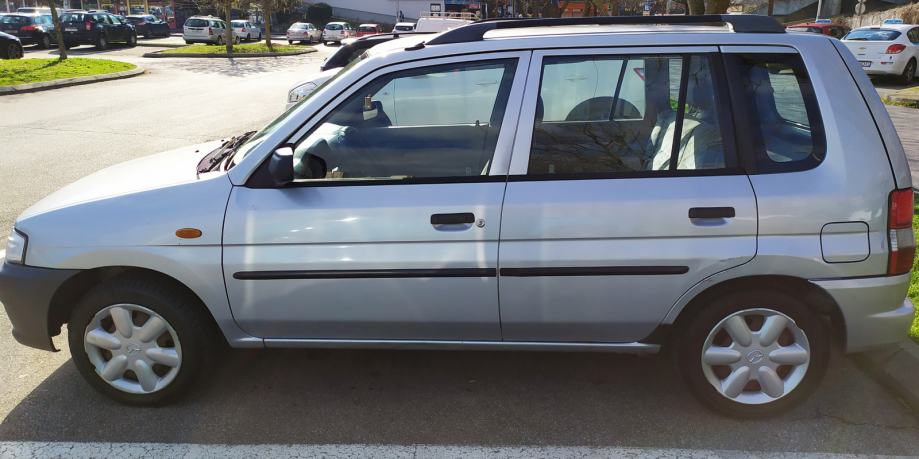 Mazda demio 1998