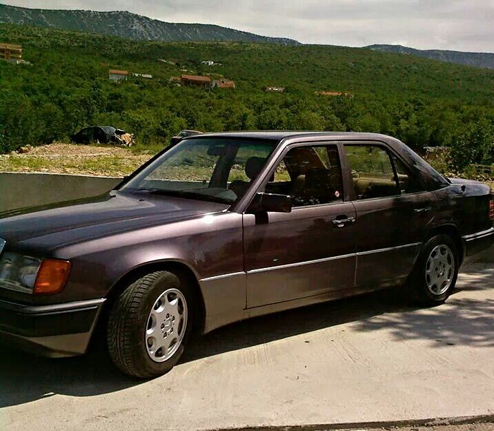Mercedes 124 220E