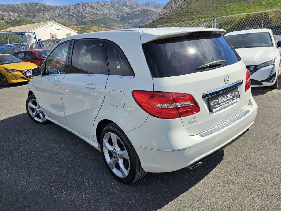 MERCEDES 180 CDI • SPORT PAKET • NOVE GUME I VELIKI SERVIS • JAMSTVO, fotografija 4