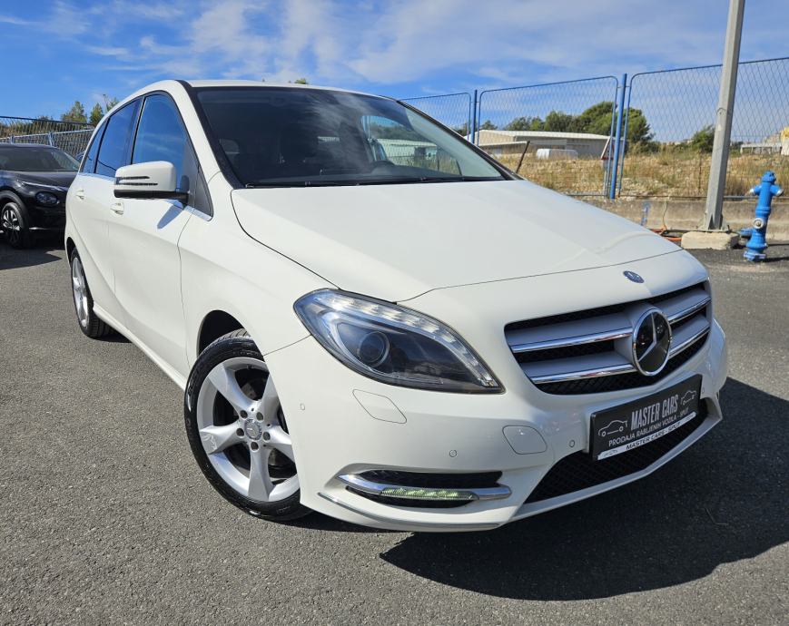 MERCEDES 180 CDI • SPORT PAKET • NOVE GUME I VELIKI SERVIS • JAMSTVO, fotografija 2