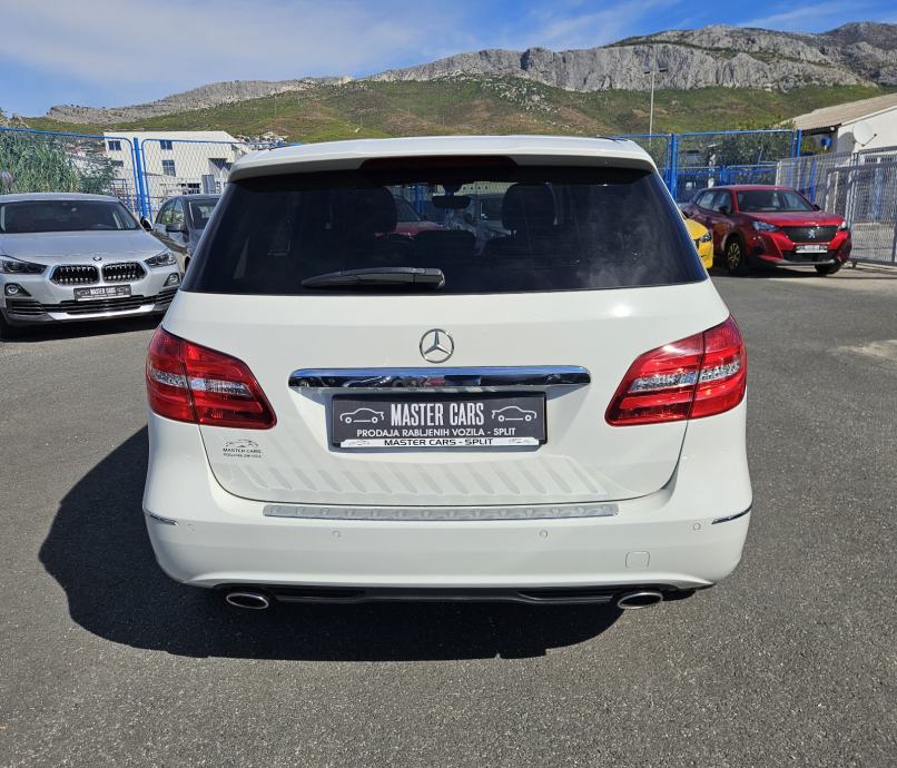 MERCEDES 180 CDI • SPORT PAKET • NOVE GUME I VELIKI SERVIS • JAMSTVO, fotografija 10