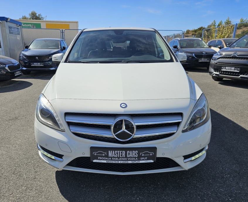 MERCEDES 180 CDI • SPORT PAKET • NOVE GUME I VELIKI SERVIS • JAMSTVO, fotografija 6