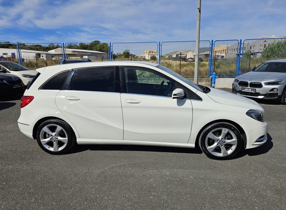 MERCEDES 180 CDI • SPORT PAKET • NOVE GUME I VELIKI SERVIS • JAMSTVO, fotografija 8