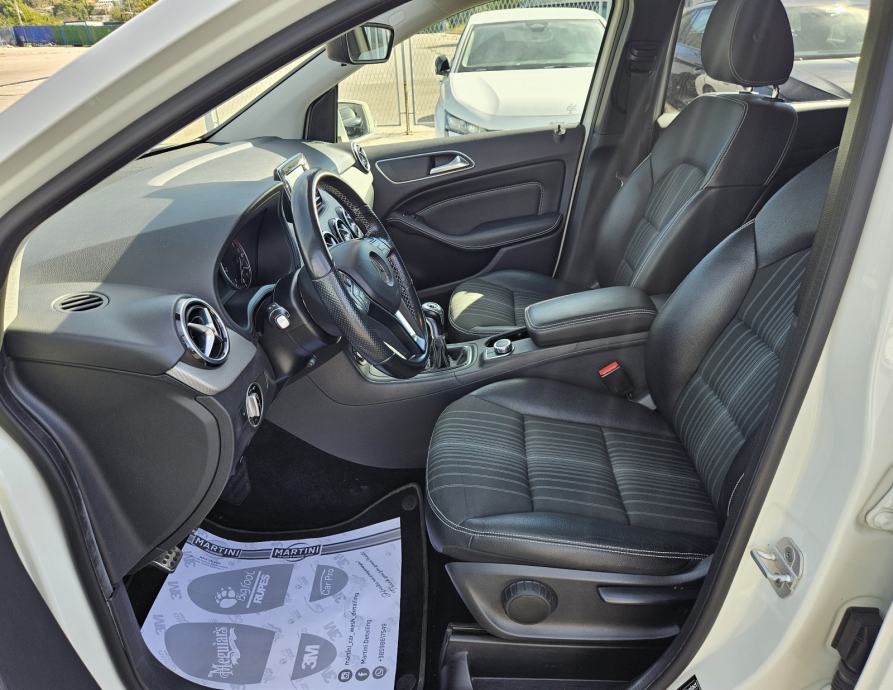 MERCEDES 180 CDI • SPORT PAKET • NOVE GUME I VELIKI SERVIS • JAMSTVO, fotografija 18