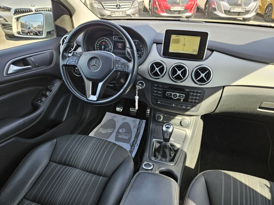MERCEDES 180 CDI • SPORT PAKET • NOVE GUME I VELIKI SERVIS • JAMSTVO, fotografija 20