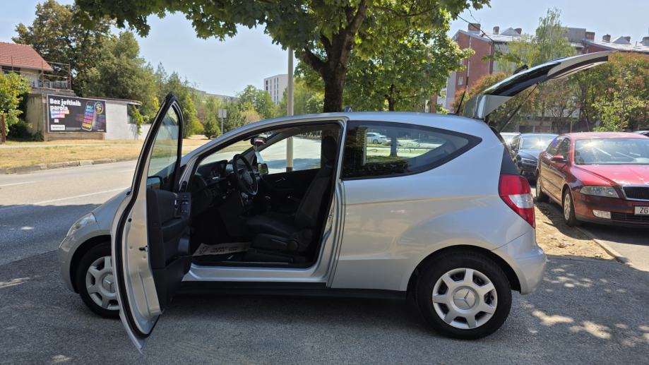 Mercedes A-klasa 160 benzin, BLUE EFFICIENCY servisna, klima, NOV, NOV, fotografija 10