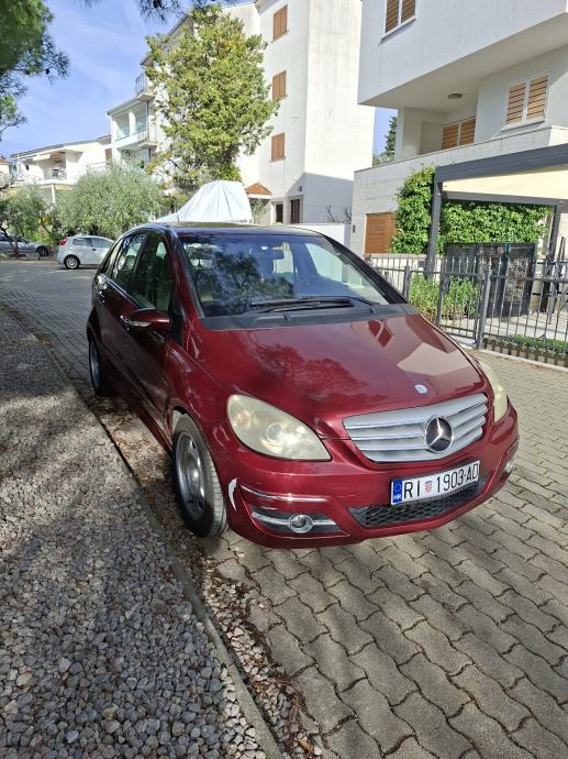 Mercedes B 200 CDI **Aut./F1**reg.04.mj."27.g**1777€**, fotografija 3