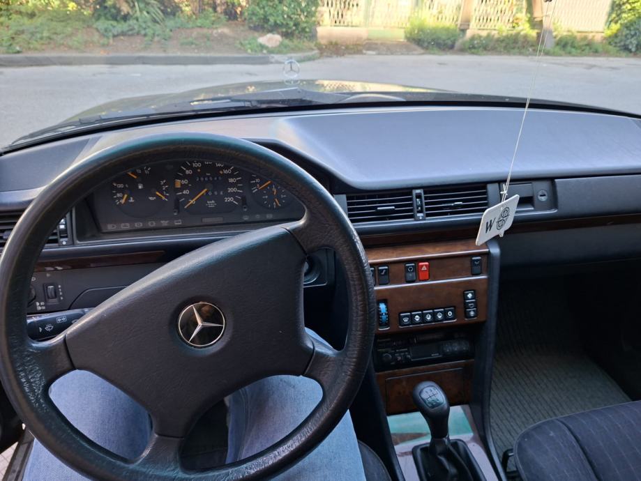 Mercedes-Benz 124 200 E, fotografija 5