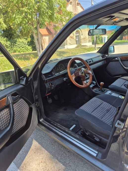 Mercedes-Benz 124 230 SPORTLINE, fotografija 9