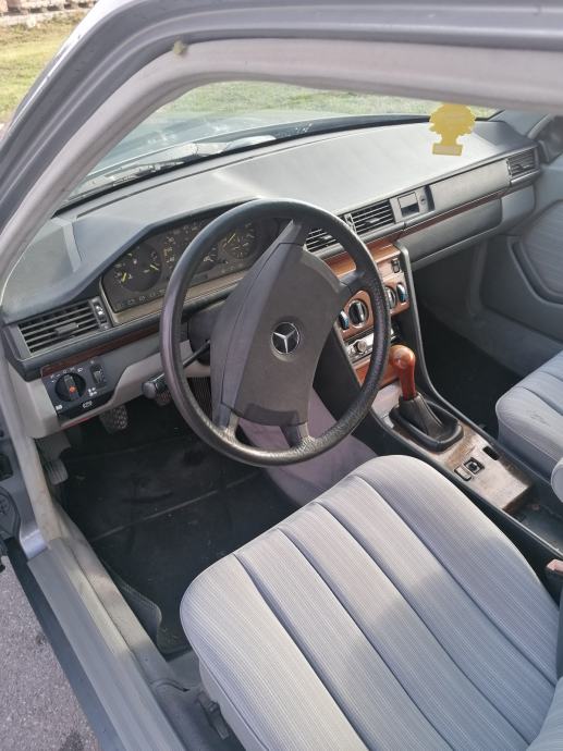 Mercedes-Benz 124 300d, fotografija 5