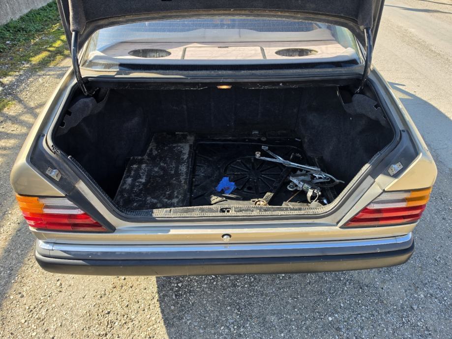 Mercedes-Benz 124 E 230 klima, fotografija 7