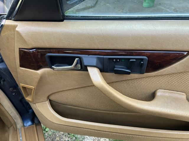 Mercedes-Benz 126 coupe 560, 1986 god, odlično stanje, bez hrđe, fotografija 19