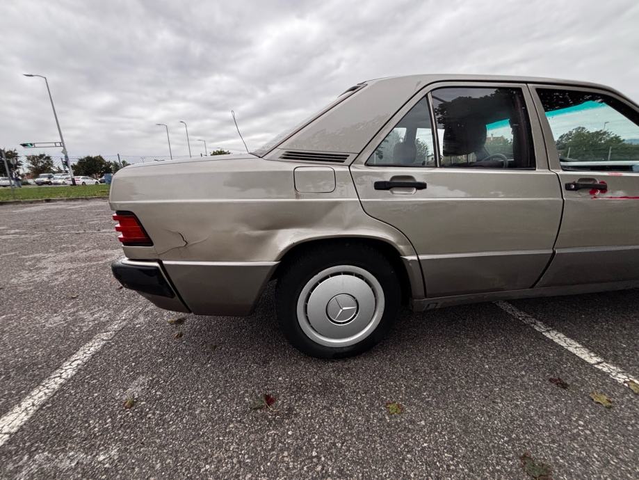 Mercedes-Benz 190 2,0, pogled izvana - slika 2