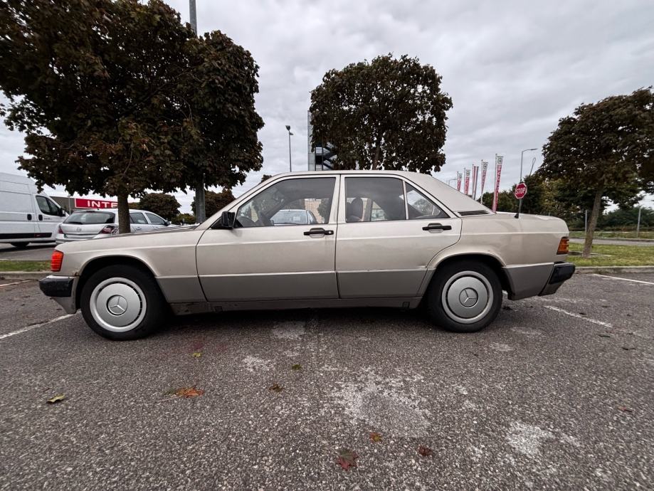 Mercedes-Benz 190 2,0, fotografija 10