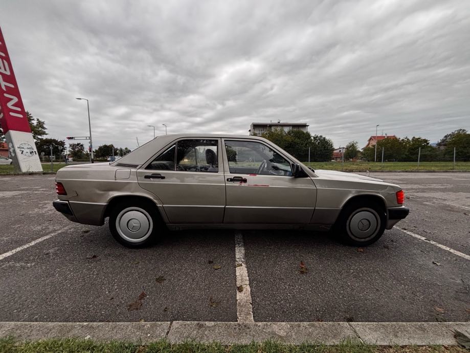 Mercedes-Benz 190 2,0, fotografija 13