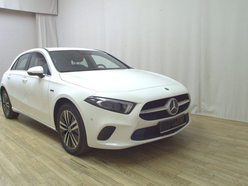 Mercedes-Benz A 250 e automatik Progressive • Full LED • digitalni ins, pogled izvana - slika 3