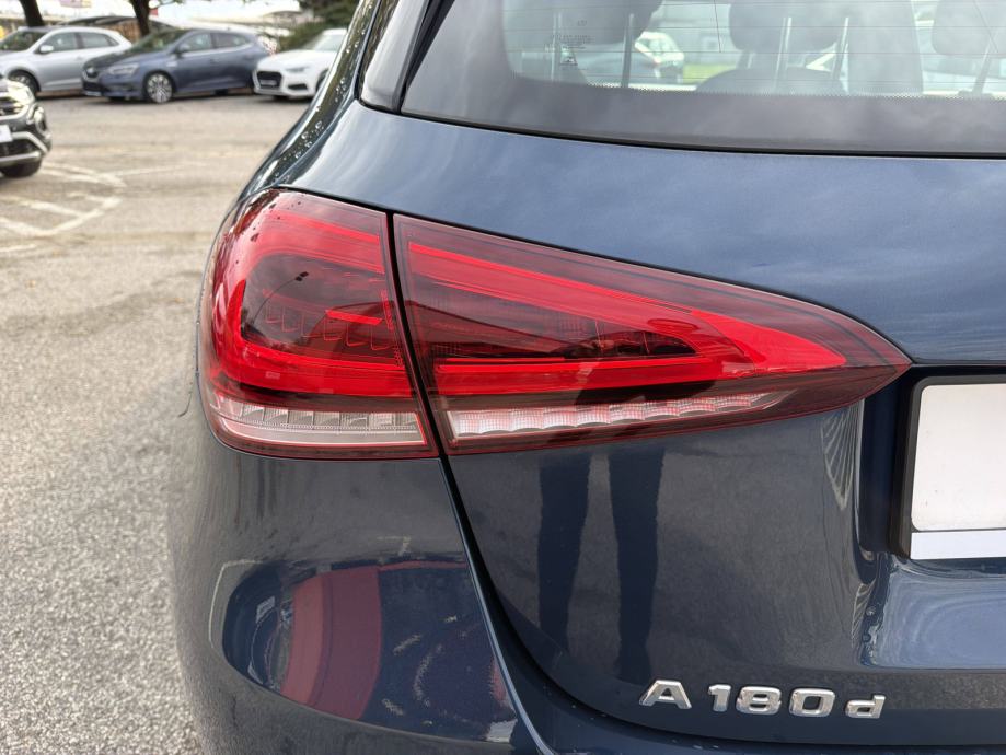 MERCEDES-BENZ A-CLASS 2022 • PREMIUM jamstvo • AutoZubak Rabljena, fotografija 14