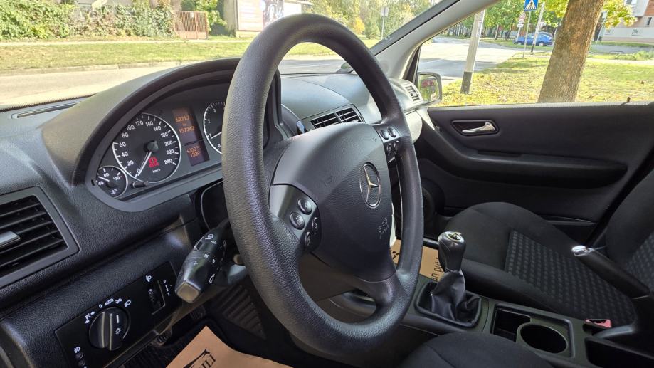 Mercedes-Benz A-klasa 160, BLUE EFFICIENCY, 1.vl, klima, TOP STANJE..., fotografija 19