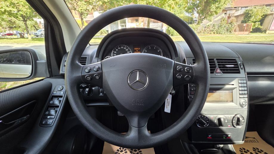 Mercedes-Benz A-klasa 160, BLUE EFFICIENCY, 1.vl, klima, TOP STANJE..., fotografija 20