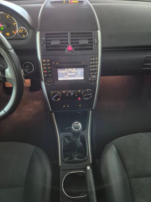 Mercedes-Benz A-klasa 160 CDI BlueEfficiency,servisiran,odličan, fotografija 15