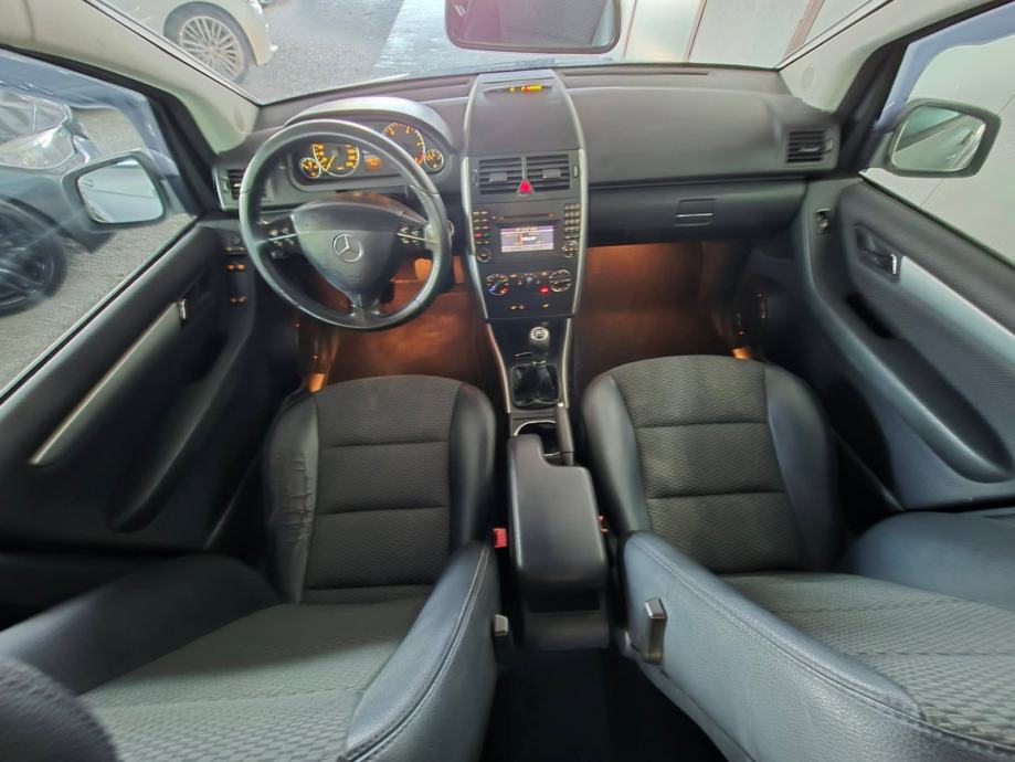 Mercedes-Benz A-klasa 160 CDI BlueEfficiency,servisiran,odličan, fotografija 14