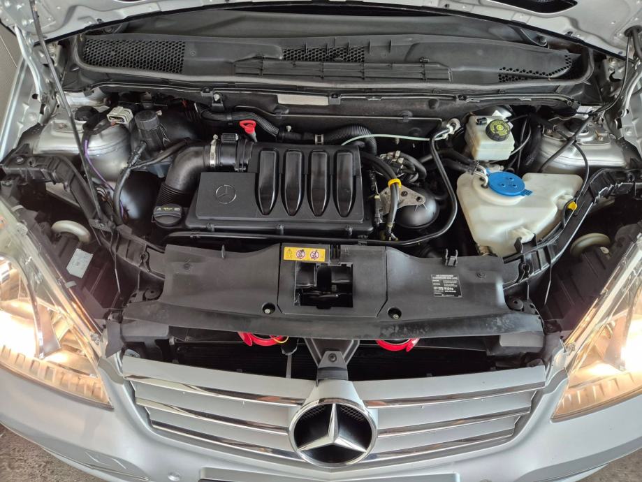 Mercedes-Benz A-klasa 160 CDI BlueEfficiency,servisiran,odličan, fotografija 17
