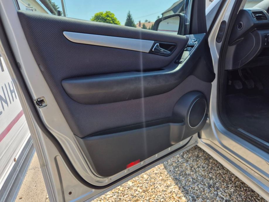 Mercedes-Benz A-klasa 160 CDI BlueEfficiency,servisiran,odličan, fotografija 20