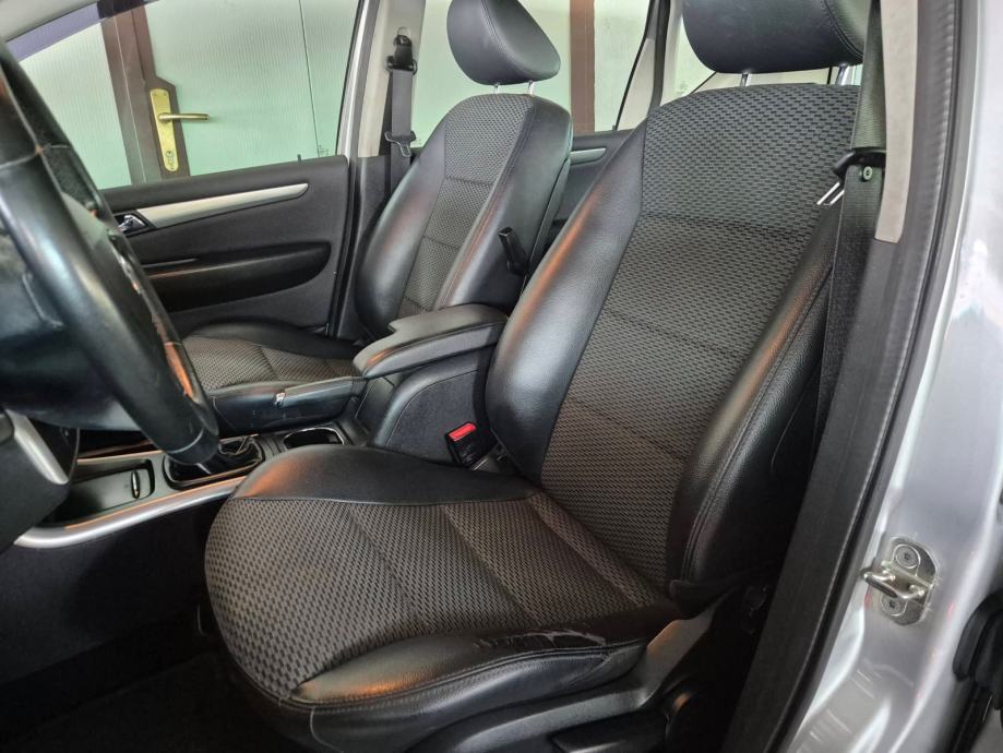 Mercedes-Benz A-klasa 160 CDI BlueEfficiency,servisiran,odličan, fotografija 13