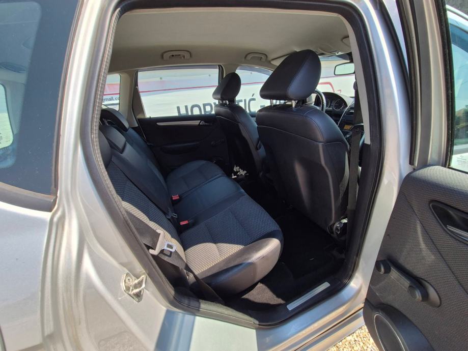 Mercedes-Benz A-klasa 160 CDI BlueEfficiency,servisiran,odličan, fotografija 10