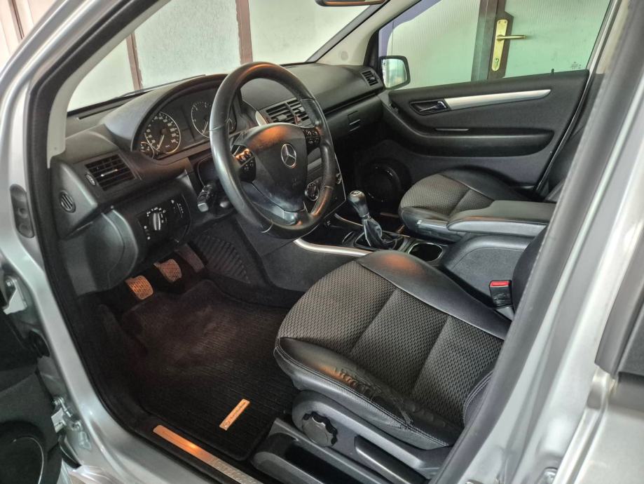 Mercedes-Benz A-klasa 160 CDI BlueEfficiency,servisiran,odličan, fotografija 12