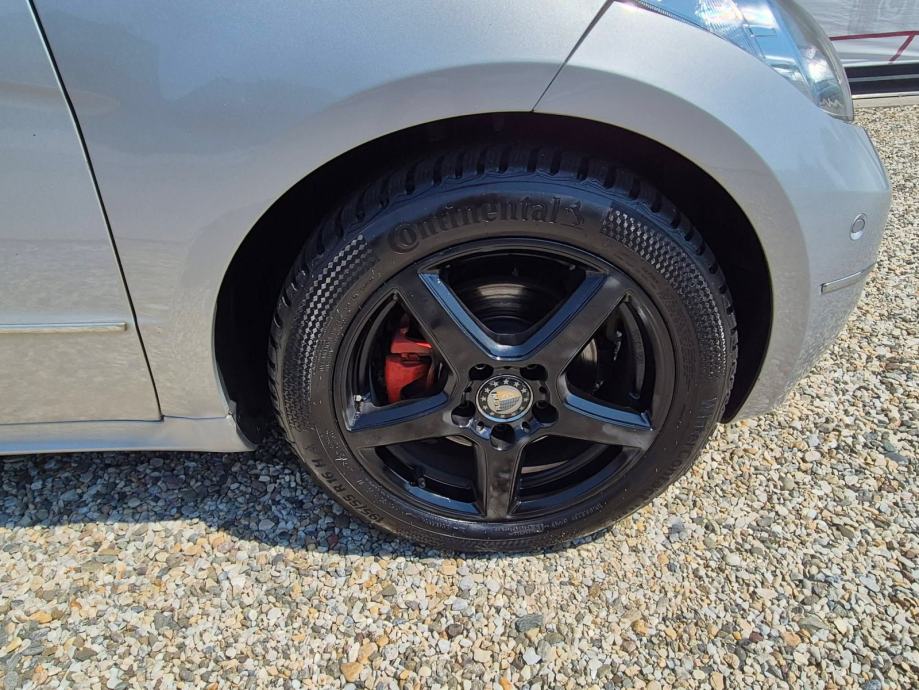 Mercedes-Benz A-klasa 160 CDI BlueEfficiency,servisiran,odličan, fotografija 19