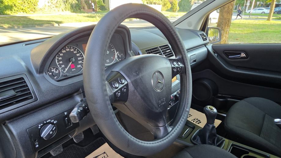 Mercedes-Benz A-klasa 160 CDI, samo 119.000 km, klima, TOP STANJE..., fotografija 20