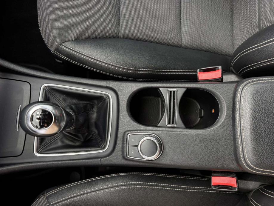 Mercedes-Benz A KLASA 180 CDI**PROFILIRANA GRIJANA SJEDALA**REGISTRIRA, fotografija 17