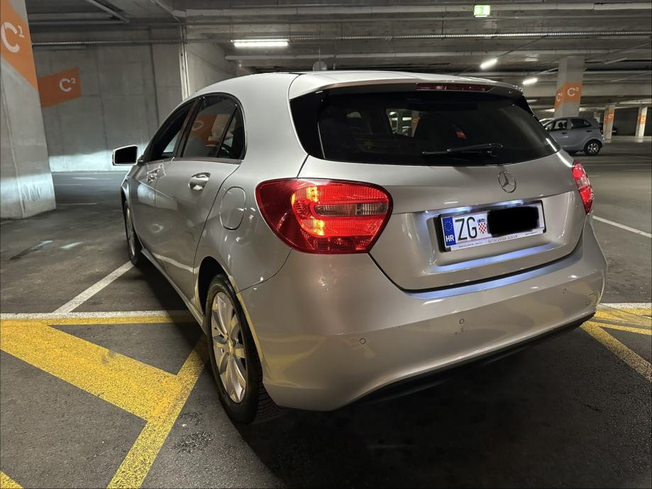 Mercedes A180 CDI, svi servisi u Mercedesu, reg. 5/2027, fotografija 4