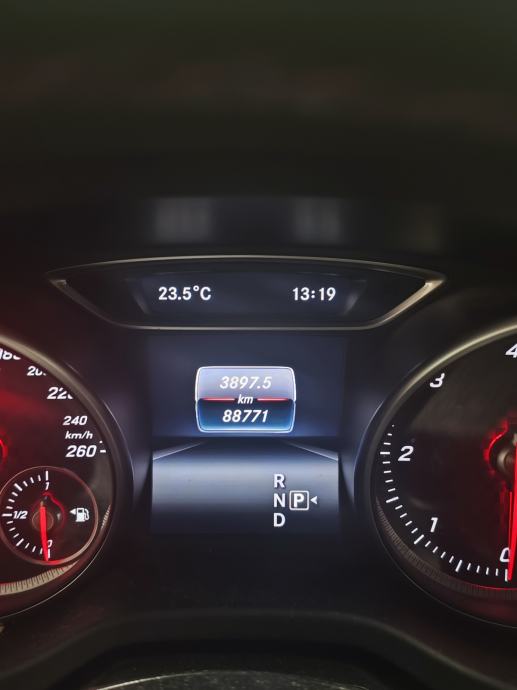 Mercedes-Benz A-klasa 180 d AMG automatik, fotografija 13