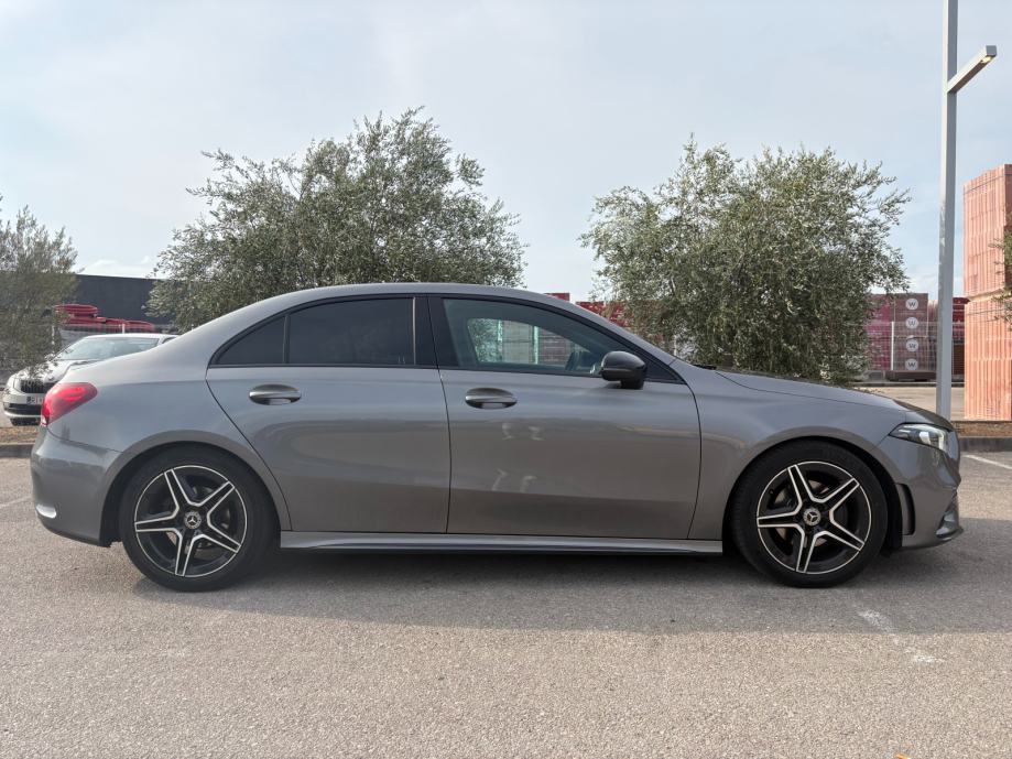 Mercedes-Benz A180d Sedan AMG Line automatik, fotografija 10