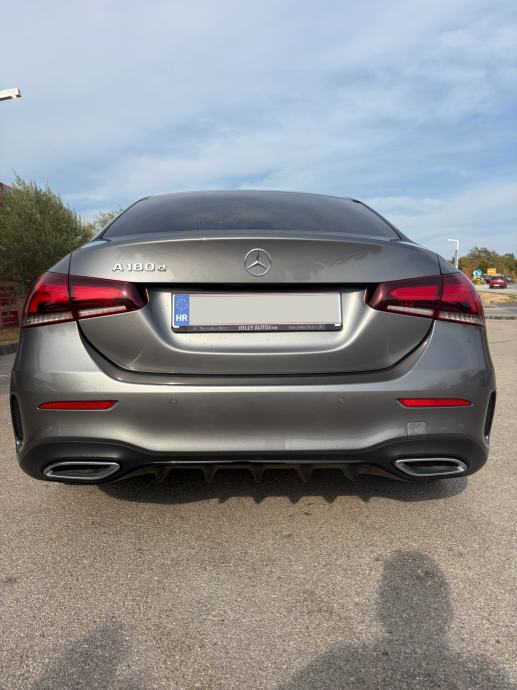 Mercedes-Benz A180d Sedan AMG Line automatik, fotografija 3