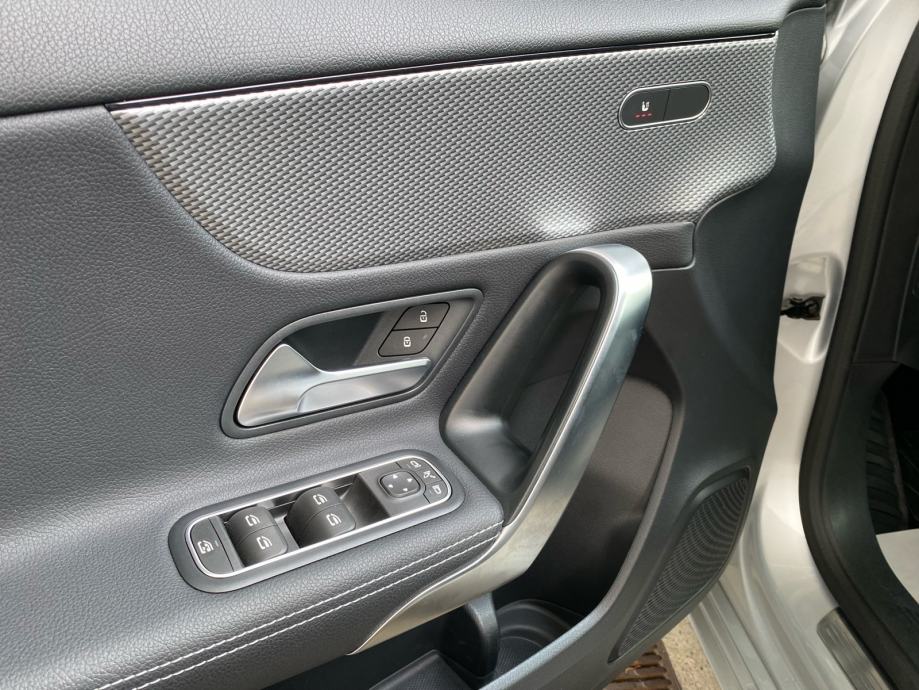 Mercedes-Benz A200 163 ks, AUTOMATIK, SAMO 35TKM, JAMSTVO, fotografija 15