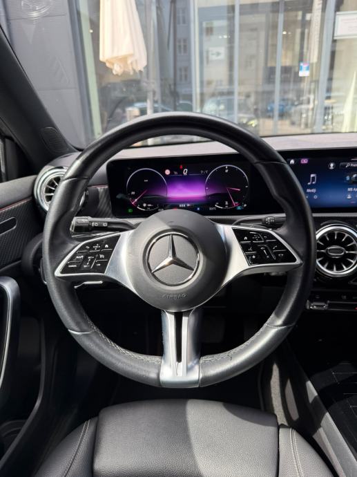 Mercedes-Benz A-klasa 200 d, fotografija 13