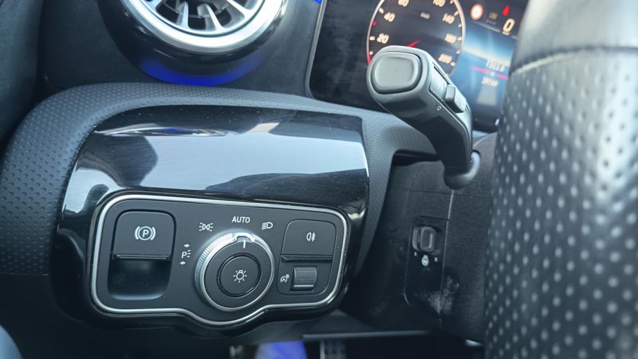 Mercedes-Benz A-klasa 200 d, fotografija 17