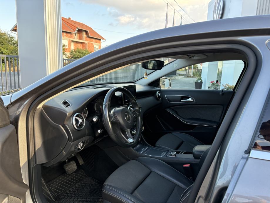 Mercedes-Benz A-klasa A200D Automatik,NAVI, 2 SETA KOTAČA, fotografija 10