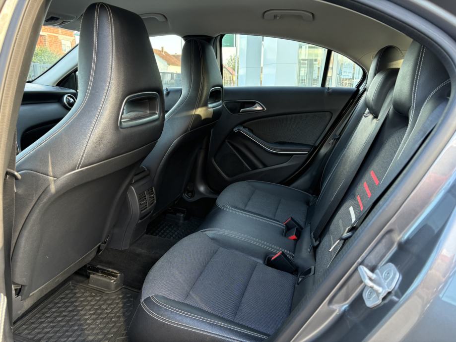 Mercedes-Benz A-klasa A200D Automatik,NAVI, 2 SETA KOTAČA, fotografija 13