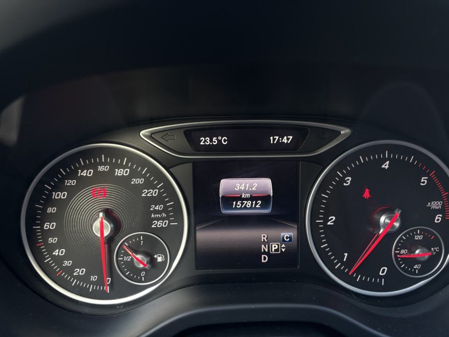 Mercedes-Benz A-klasa A200D Automatik,NAVI, 2 SETA KOTAČA, fotografija 17