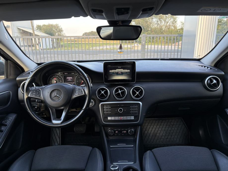 Mercedes-Benz A-klasa A200D Automatik,NAVI, 2 SETA KOTAČA, fotografija 11