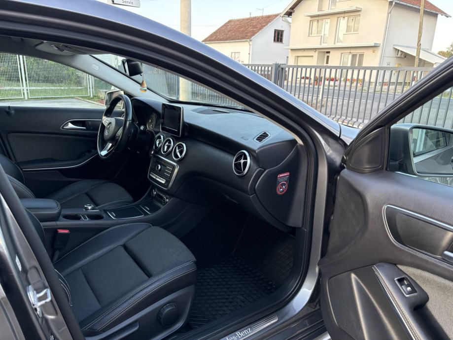 Mercedes-Benz A-klasa A200D Automatik,NAVI, 2 SETA KOTAČA, fotografija 12