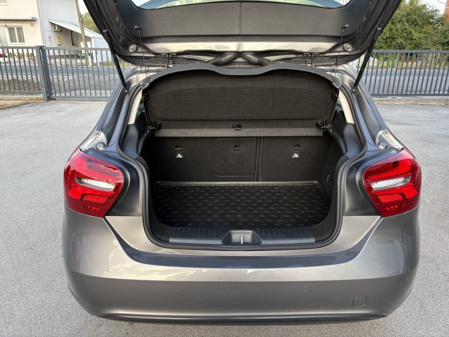 Mercedes-Benz A-klasa A200D Automatik,NAVI, 2 SETA KOTAČA, fotografija 14