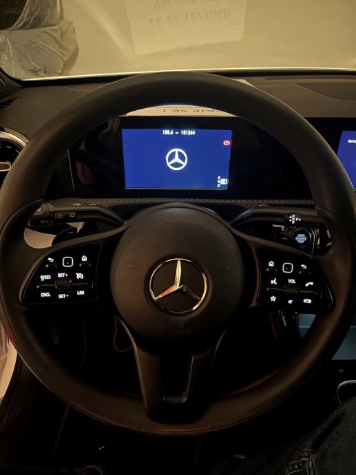 Mercedes-Benz A180 d 2.0 motor automatik, fotografija 11